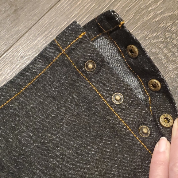 ❤CACHE SNAP DETAIL FLARE LEG JEANS, SIZE 6 (28) - Picture 3 of 5